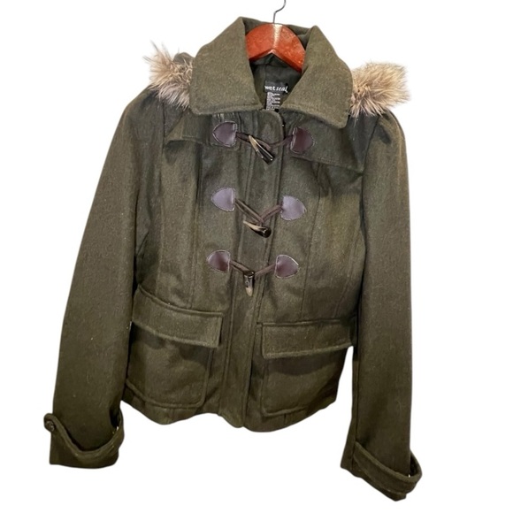 WET SEAL Women's Olive Green Toggle Jacket with Faux Fur Trim Size: S - Picture 1 of 9